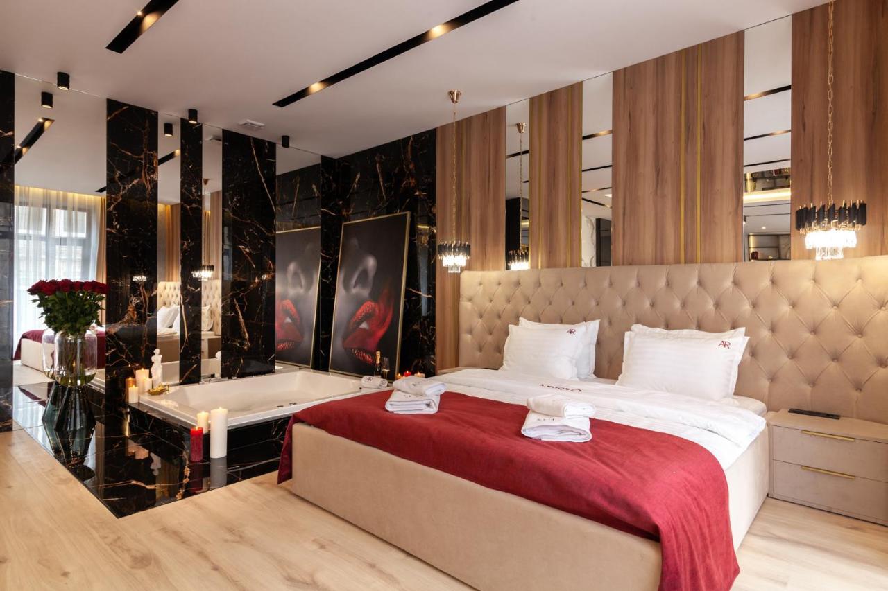 Aristo Jacuzzi Hotel Lviv Exterior foto