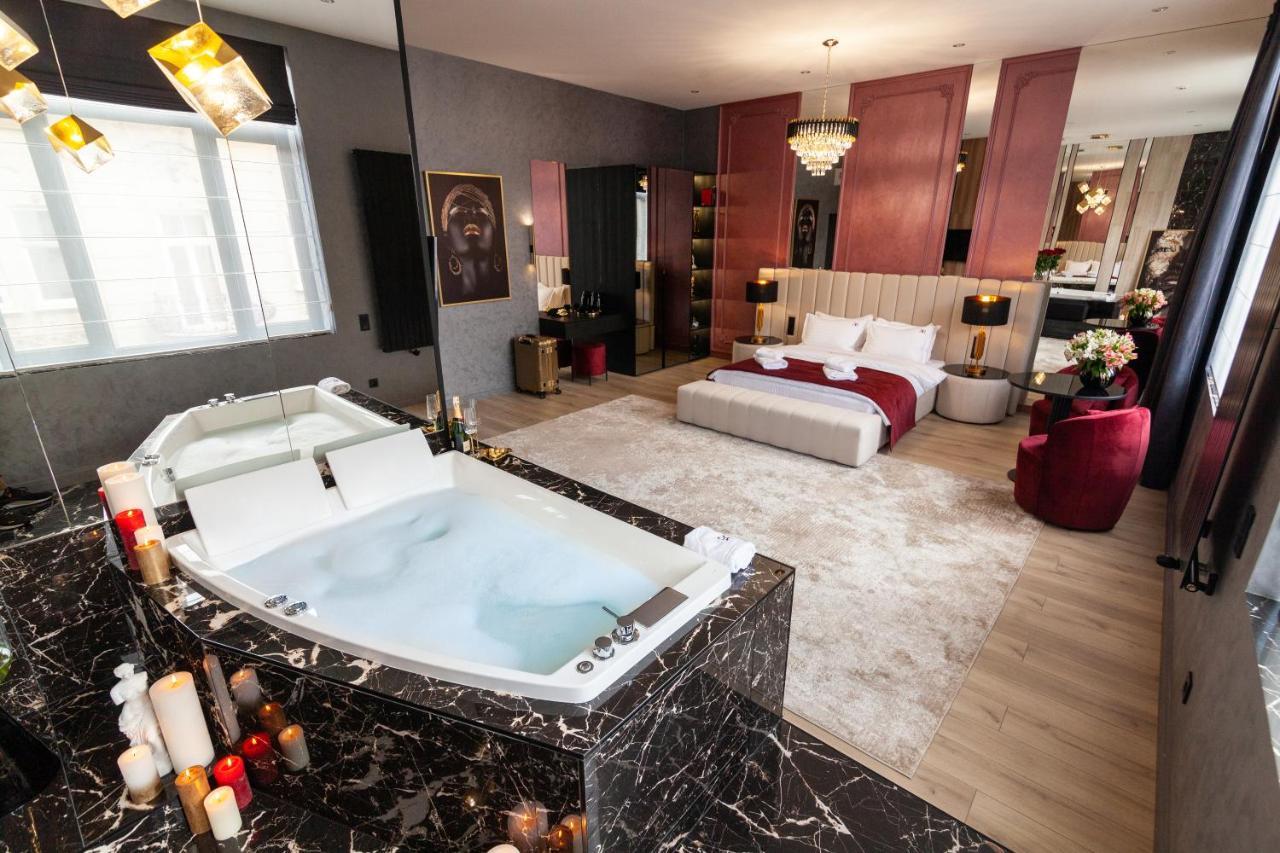 Aristo Jacuzzi Hotel Lviv Exterior foto